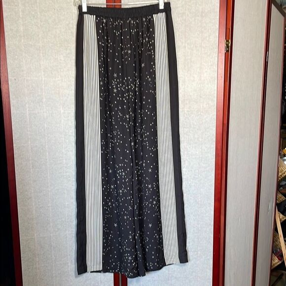 Modern Works (NWT) Black and White Star Patterned Wide Leg Satin Pants (Size: M) - Picture 4 of 10